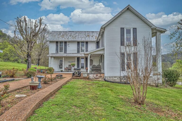 3-Bedroom Historic Farmhouse on 3.31 Acres for Sale in Carthage, Tennessee