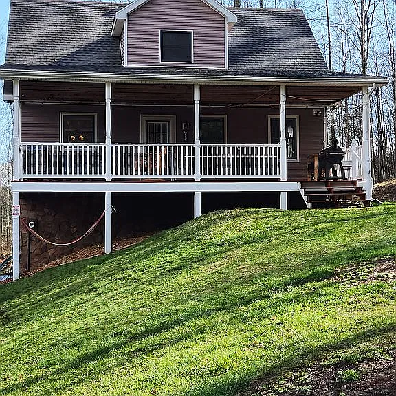 Looking for a home in a country setting yet close to ameneties or looking to start a small hobby farm? Look no further. $259,999