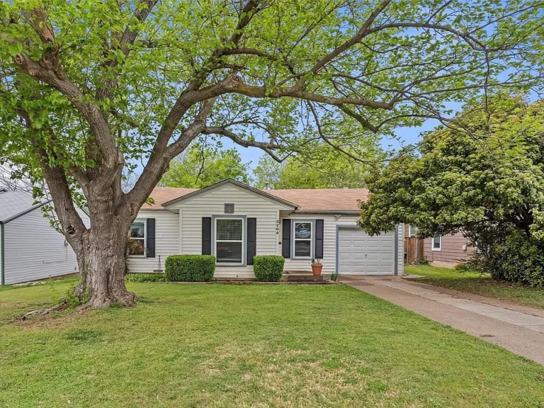 Move-In Ready Gem in Prime Fort Worth Location!