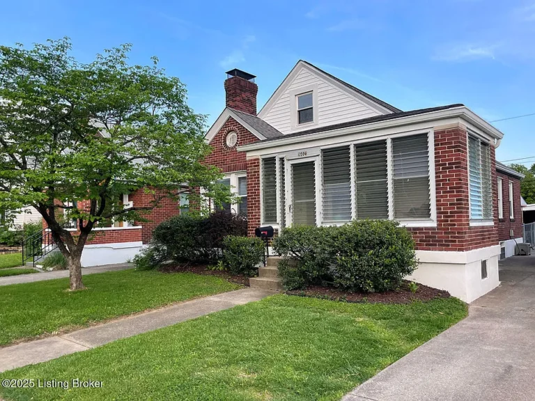 Charming Cape Cod in a Prime, Walkable Location! $244,900