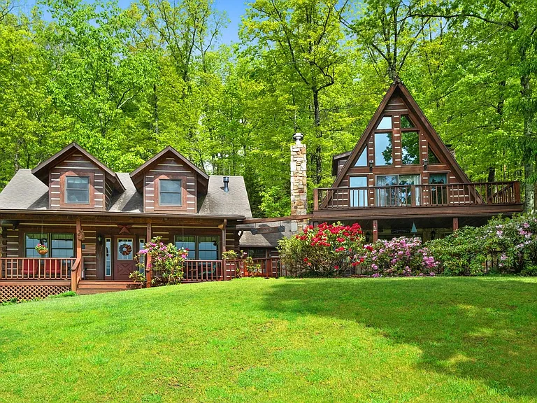 Beautiful Mountain Home with gorgeous mountain views.