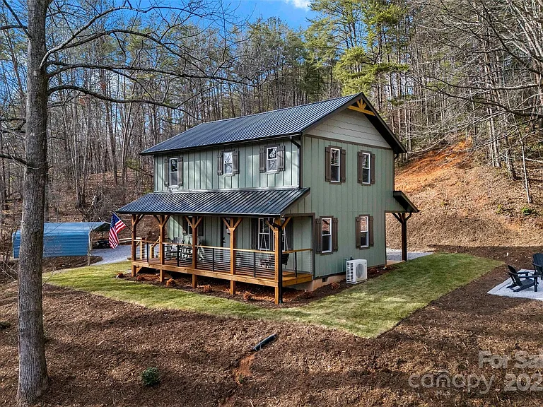 Looking for a home near the lake with stunning water views, no subdivision restrictions,