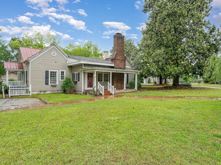 Don’t miss this amazing opportunity to own a spacious 0.63-acre property in a great location, featuring a detached 3-car garage—all priced well below market value, giving you the flexibility to update and customize to your liking. $230,000
