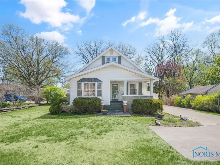 Move-In Ready Dream Home on a Spacious Half-Acre Lot! $190,000