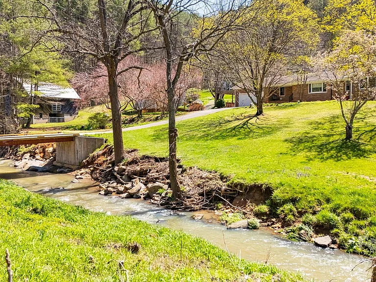 Serene Mountain Retreat with Stunning Views, Guest House, and Event Barn on 18 Acres