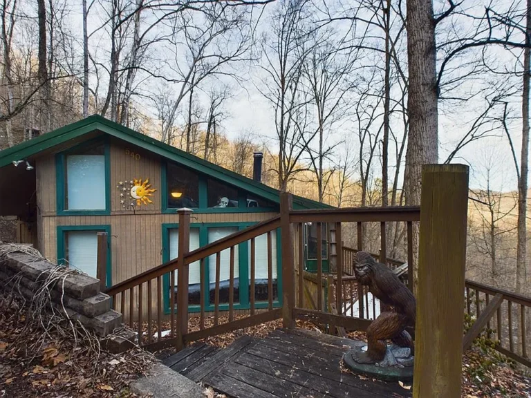 Secluded Retreat with Scenic Views in Jenny Wiley State Park $139,000