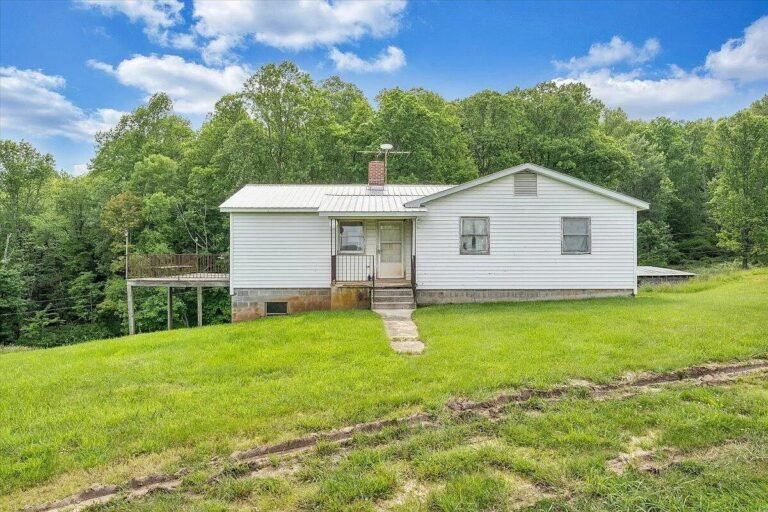 3-Bedroom Home on 31 Acres in Laurel Fork, Virginia