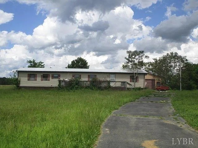 2-Bedroom Home on 1.02 Acres in Hurt, Virginia