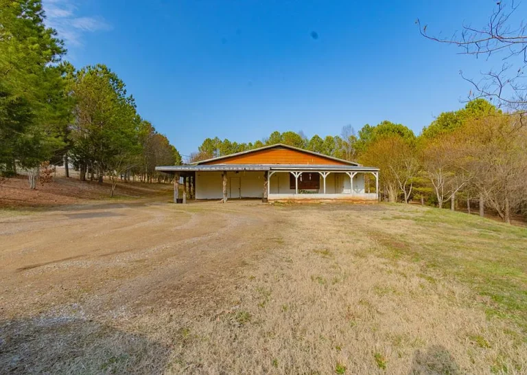 Unique Live/Work Opportunity on 3 Acres – Cohutta, GA | Cash Only $175,000