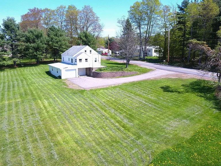 Perfect First Home or special place for retirees in a peaceful countryside setting.