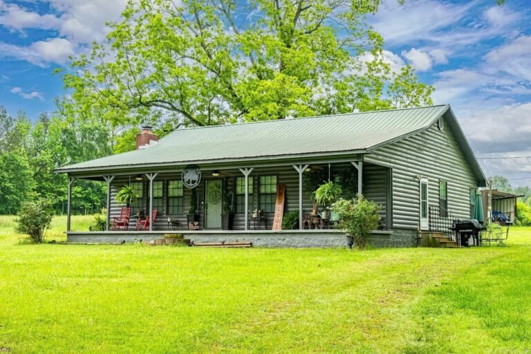 1-Bedroom Log Cabin on 12.92 Acres in Nashville, Arkansas
