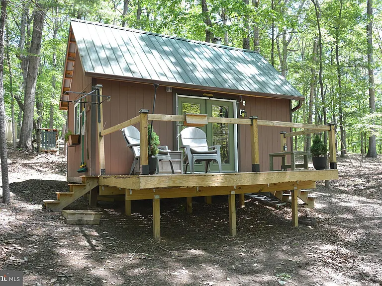 Adventurous personality, love nature, hiking, hunting, relaxing, like your privacy. $160,000