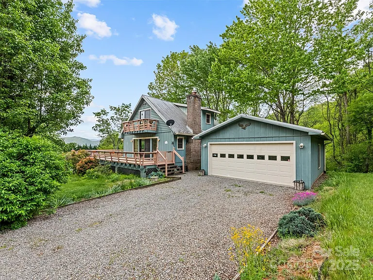 Well maintained 1 and 1/2 story mountain home on large lot.