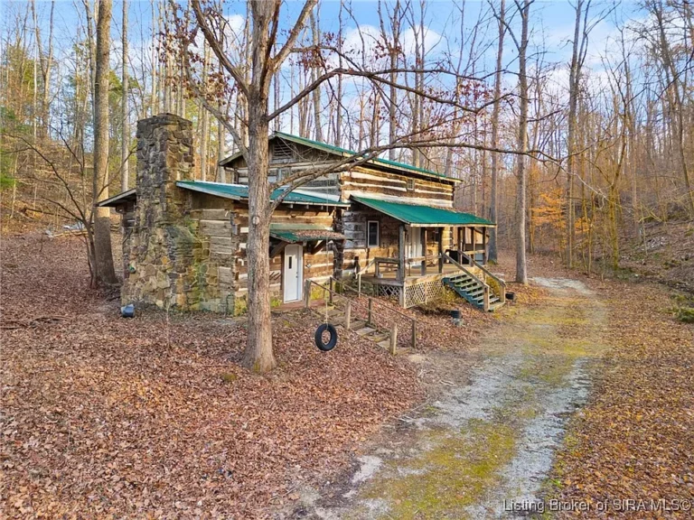 Rustic Log Cabin Retreat on 3.11 Acres – Your Private Getaway Awaits!