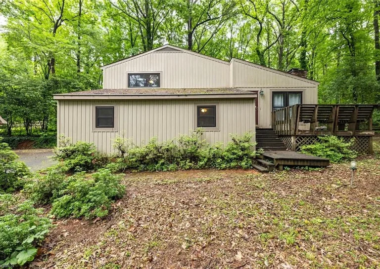 Stunning Contemporary Retreat in Serene Smokerise Neighborhood $200,000
