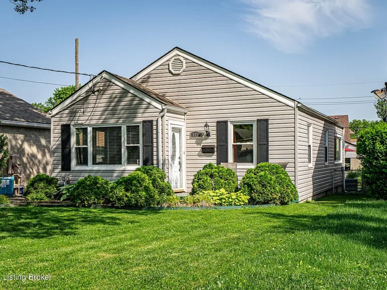 Charming Cape Cod in the Heart of Vista Parkway! $210,000