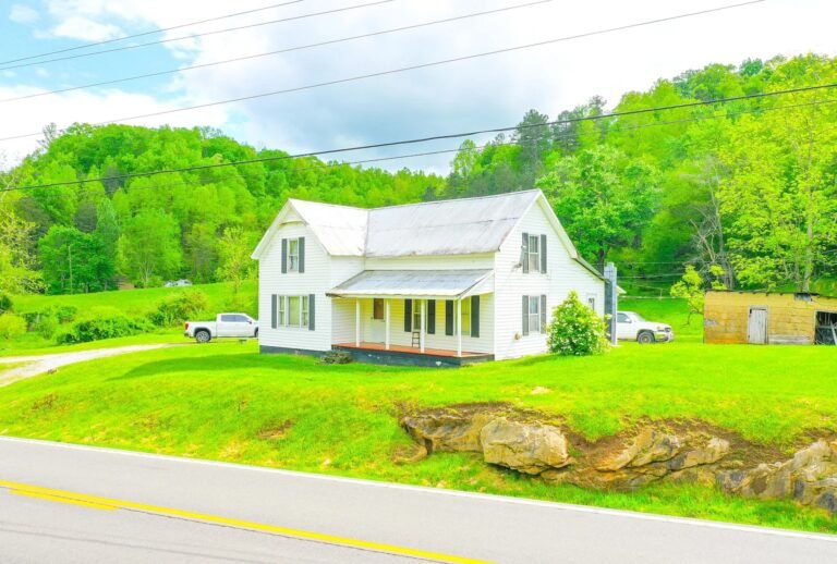 3-Bedroom Farmhouse on 20.01 Acres in Manchester, Kentucky