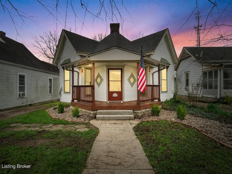 Charming Victorian Cottage in the Heart of Shelbyville!  $212,400