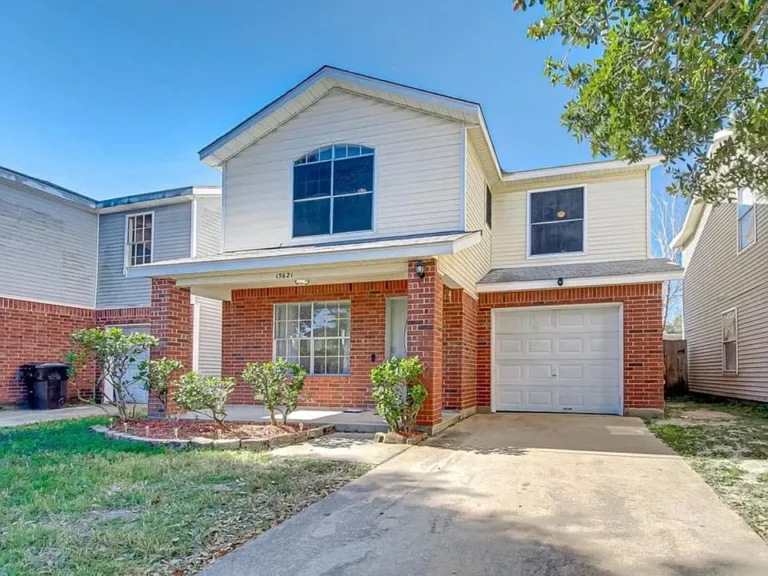 This charming 3-bedroom, 2.5-bathroom home offers comfort, functionality, and space for everyday living. $190,000