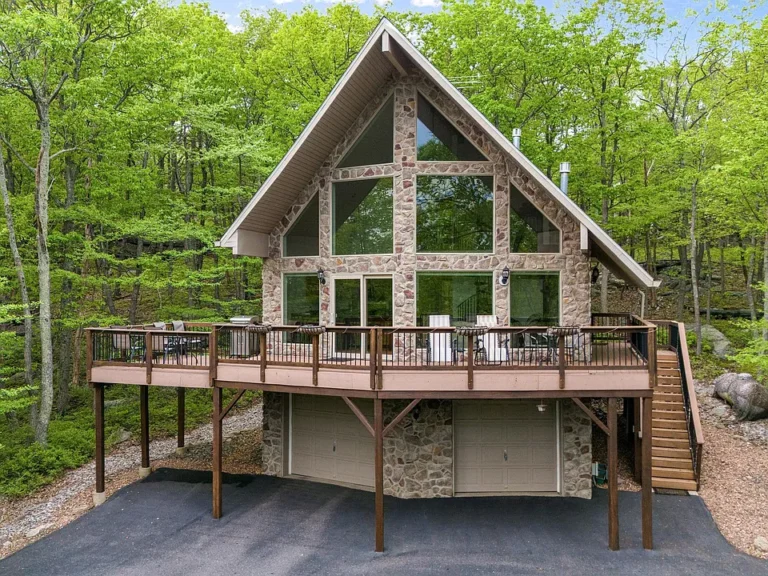 Welcome to 10 Spur Lane, a charming 3-bedroom, 2-bath chalet nestled in the heart of the prestigious Eagle Rock Resort community.