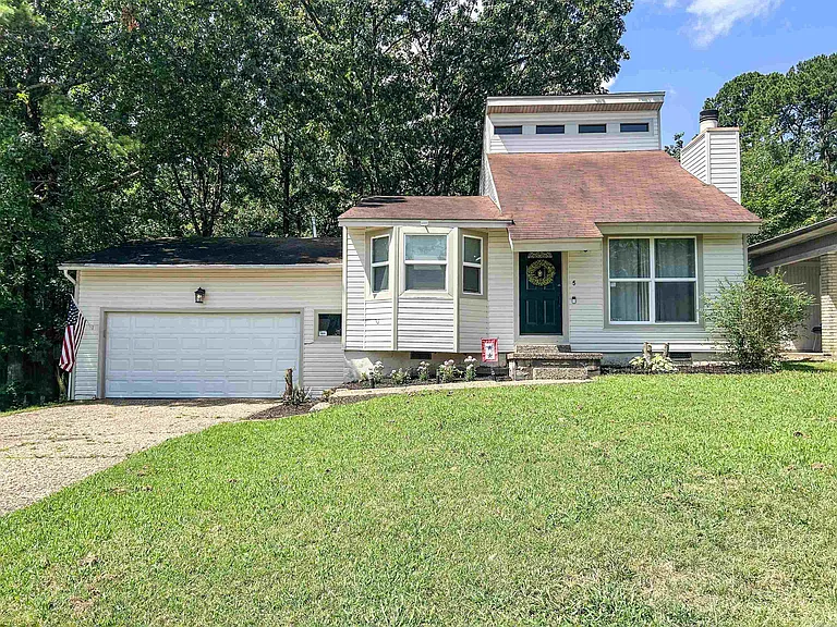 ADORABLE LITTLE 3 BEDROOM 2 BATH COZY COTTAGE NESTLED IN A LOVELY SUBDIVISION!! $180,000