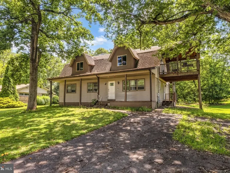 Architectural Gem in LaVale – 4,300+ Sq Ft with Stunning Views! $230,000