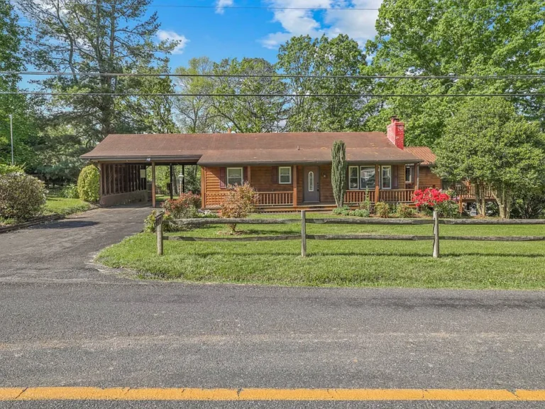 Charming Home with Character & Outdoor Appeal in Augusta County, VA $209,540