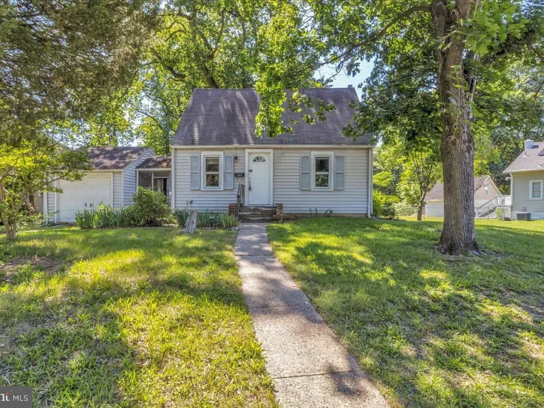 Charming Corner-Lot Home with Expansion Potential in Woodbury, NJ!