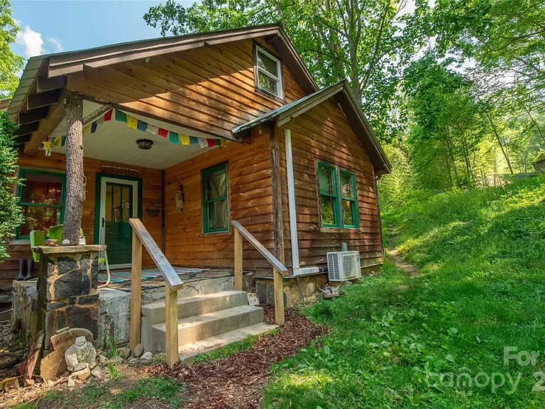 Rustic Nature Lover’s Paradise in Burnsville, NC – Just Minutes from Town! $235,000