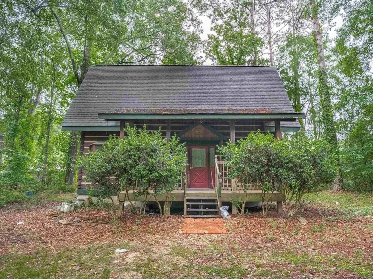 Secluded Log Cabin Retreat – Only 15 Minutes from Downtown Columbia $180,000