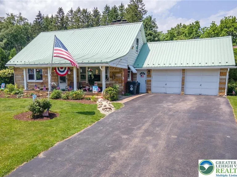 Charming 4-Bedroom Home with River & Mountain Views – Bloomsburg, PA