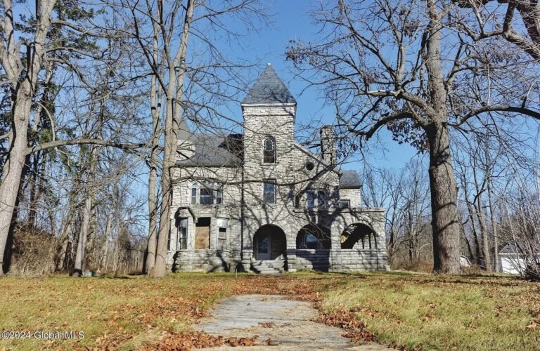“Spacious 8-Bedroom Historic Home on 12 Acres for Sale in Palatine Bridge, NY”