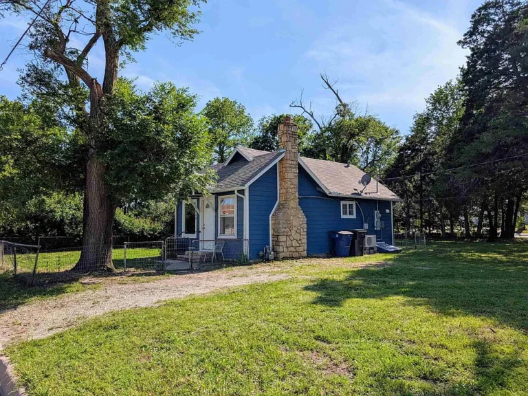 Charming 1-Bedroom Home on Oversized Lot – Fully Renovated & Move-In Ready! $94,600