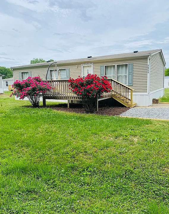 2000 Fleetwood Heritage Pointe – Remodeled 3 Bed / 2 Bath in Denver, NC (Near Lake Norman) $87,500
