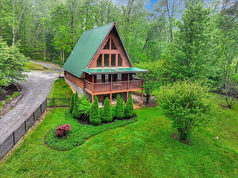 Nestled in the scenic hills of Dayton, TN, just 45 minutes from Chattanooga,