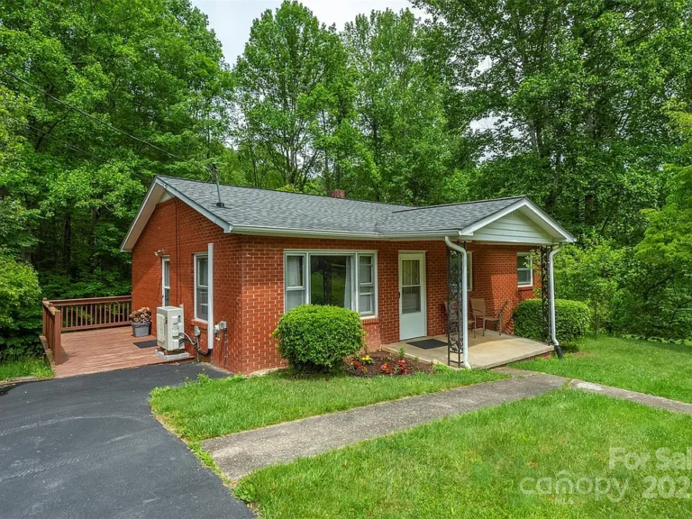 Classic Brick Ranch on 2.48 Acres in Beautiful Burnsville, NC        $250,000