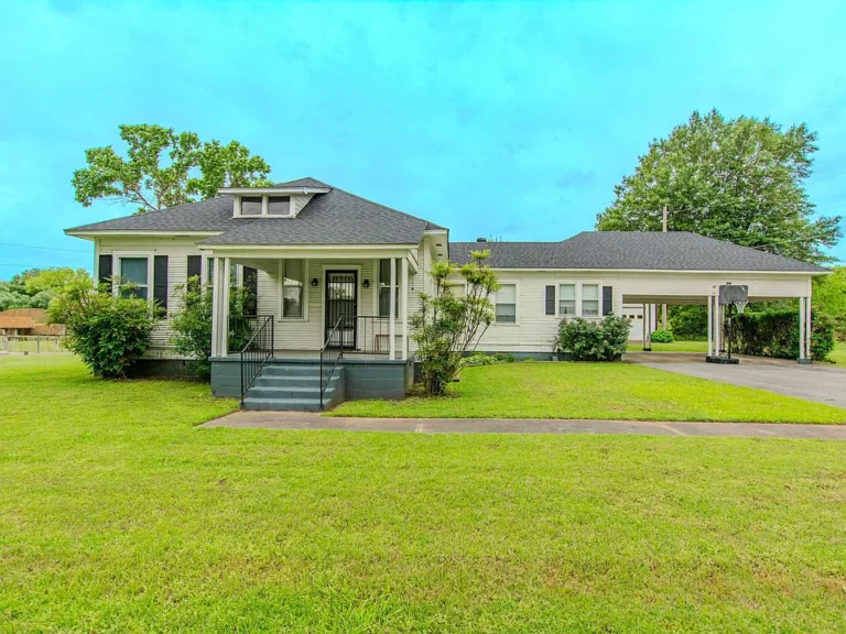 This 3-bedroom, 1.5-bathroom home offers spacious rooms and a flexible layout, making it ideal for creative buyers or savvy investors. $135,000