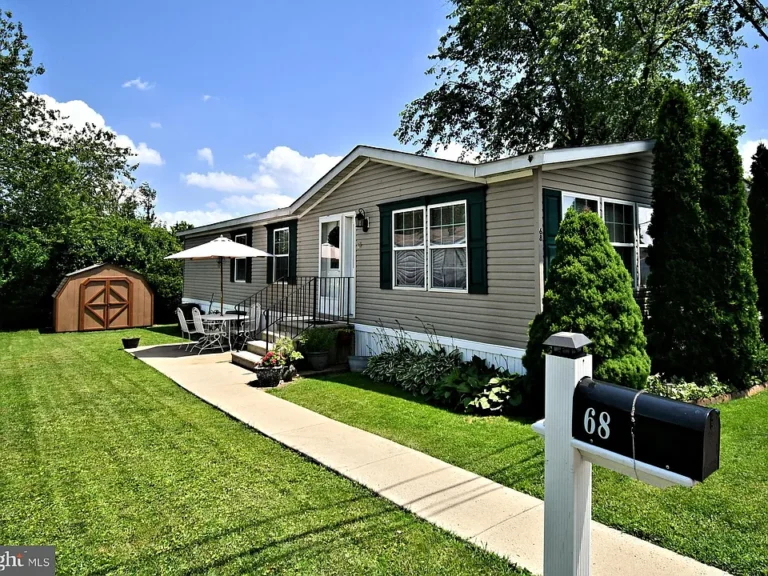 Beautiful & Spacious Double-Wide Home! $125,000