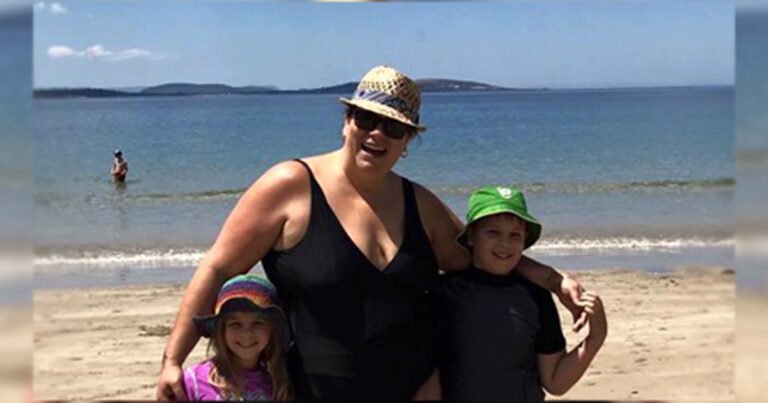 Mother poses with 2 children – then looks closely at the picture and chases after her camera