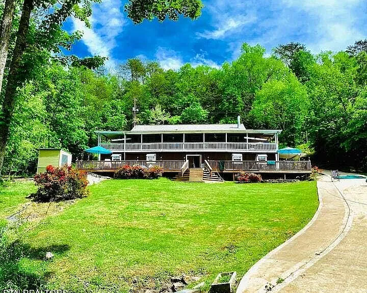 Extremely Rare Lake Front home in a Private Cove on Norris Lake!