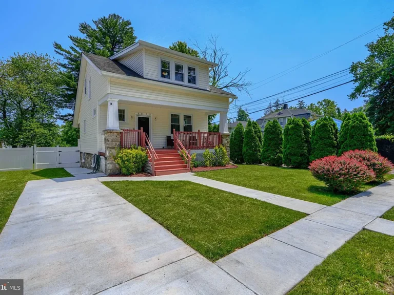 NOW AVAILABLE – Beautifully Updated 3BR/2.5BA Home with Stylish Upgrades & Spacious Yard