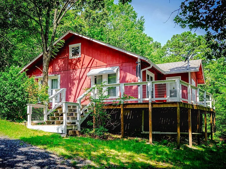Mountain Views! No restrictions! Located in the Eagleton Community, 6 miles from Mena $179,000