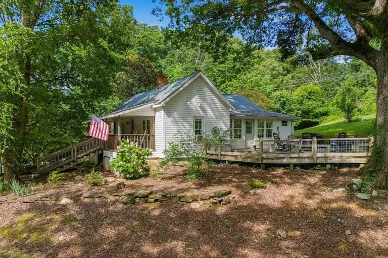 2 Bedroom Farmhouse on 3.76 Acres in Hayesville, North Carolina