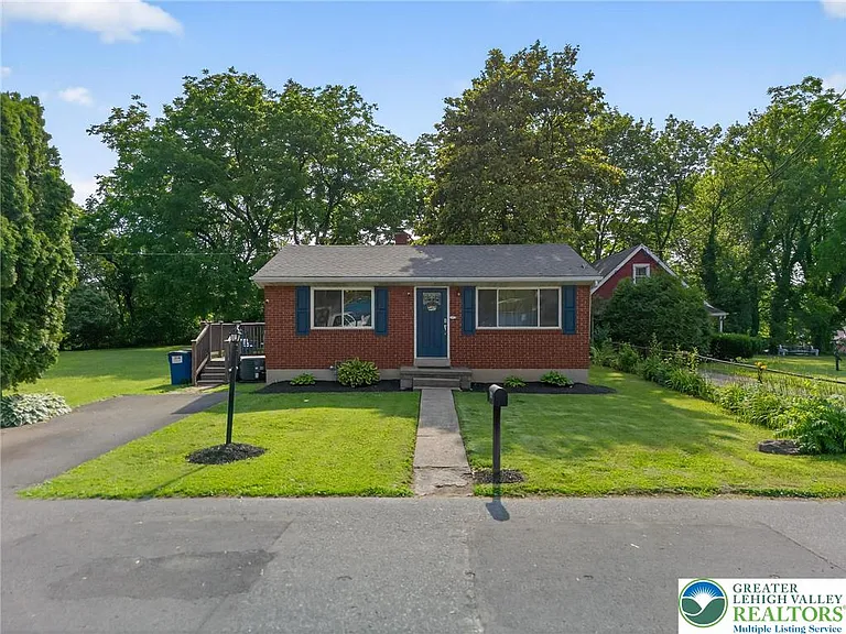 Welcome to 1917 2nd Street, a delightful bungalow nestled in the heart of Bethlehem Township! $270,000