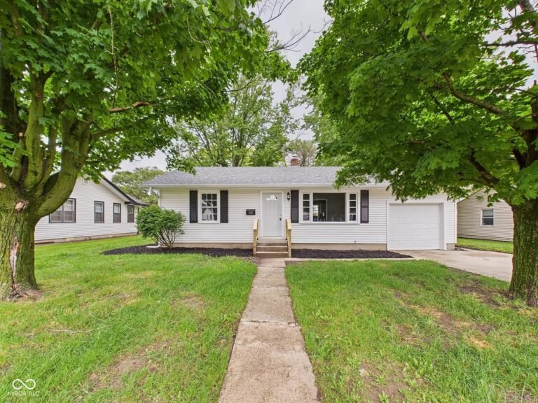 2 Bedroom Home on 10 Acres in Anderson, Indiana