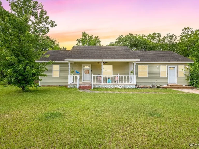 Adorable 3-Bedroom Home with Fenced Yard & Screened Porch – Geneva, AL $157,000