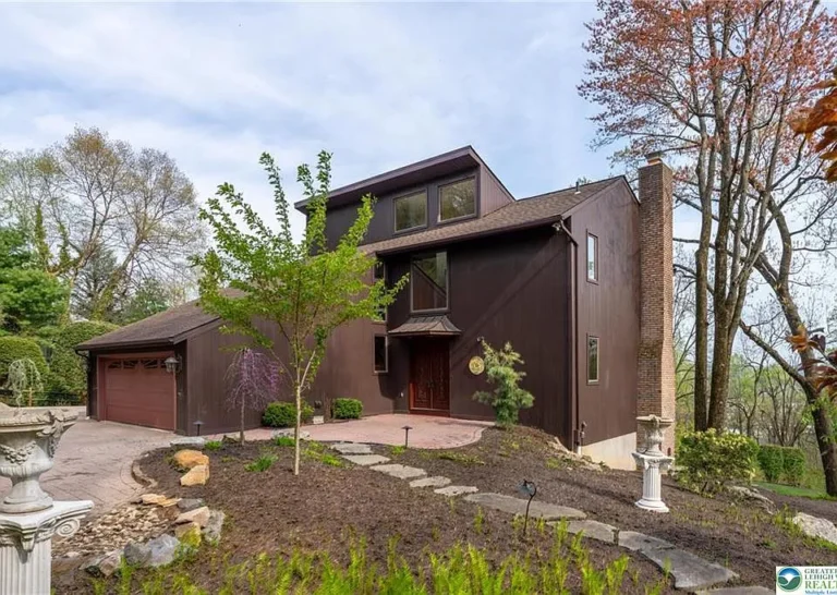Luxury Living on South Mountain – 2.8 Acres of Elegance in Upper Saucon Township