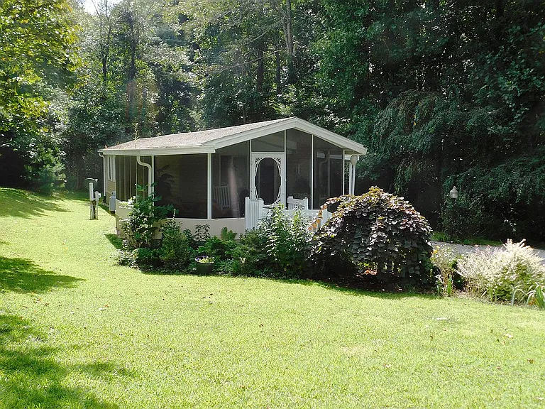 2 bed 2 bath in lovely Magnolia Place, recent upgrades include new flooring throughout, $85,000