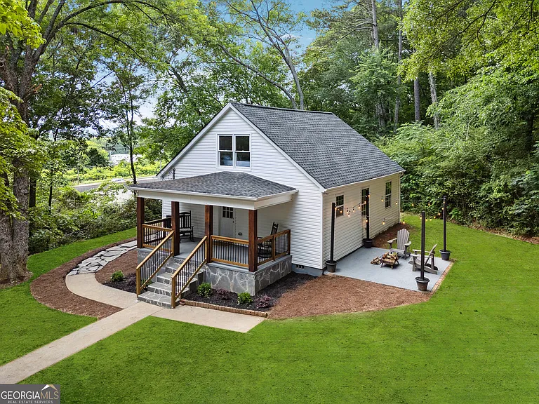 MOUNTAIN VIEW / MODERN STYLE COTTAGE located near downtown …$285,000