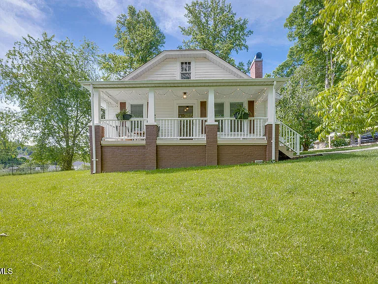 Welcome to this beautifully updated one-level home located within the city limits! $269,000